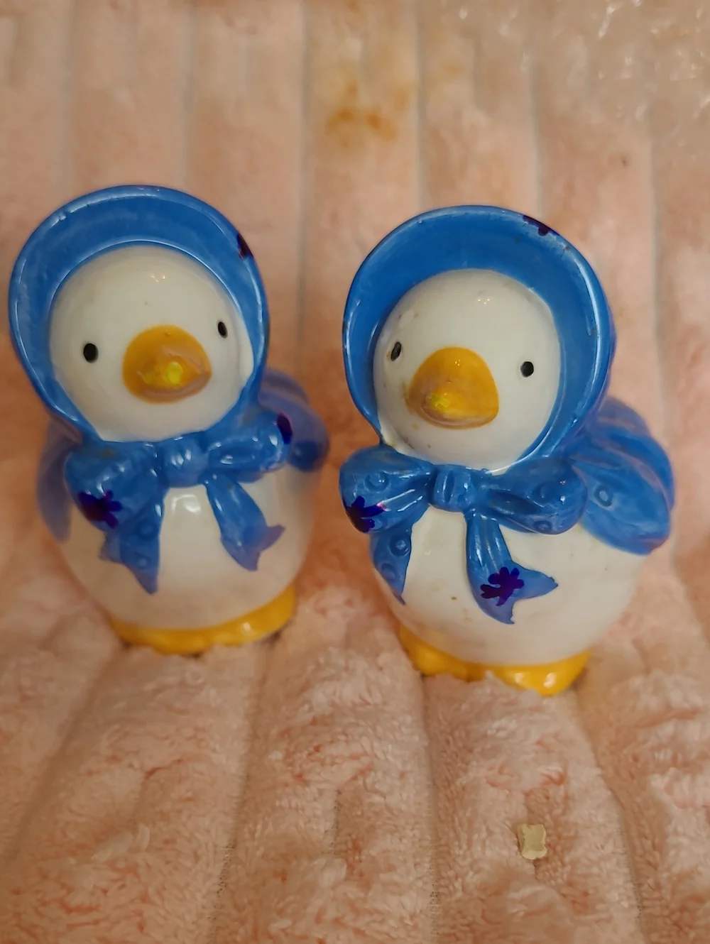 Blue-Bonnet Duckling Ceramic Salt And Pepper Shakers. Vintage Tiawan.